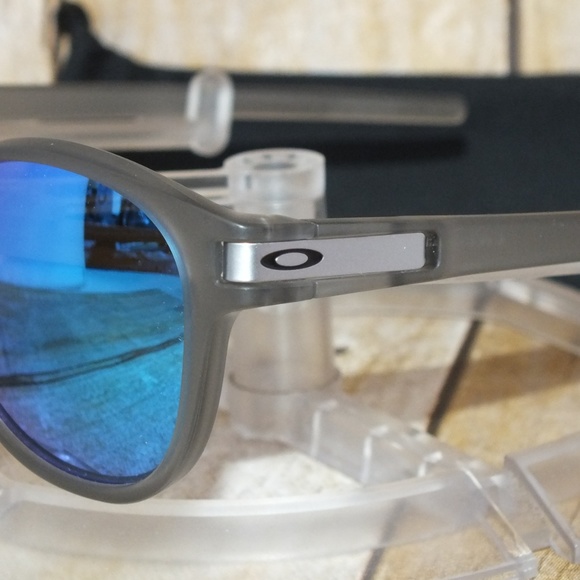 Oakley Asia Fit Polarized LATCH Matte Grey Sapphir - Picture 2 of 8